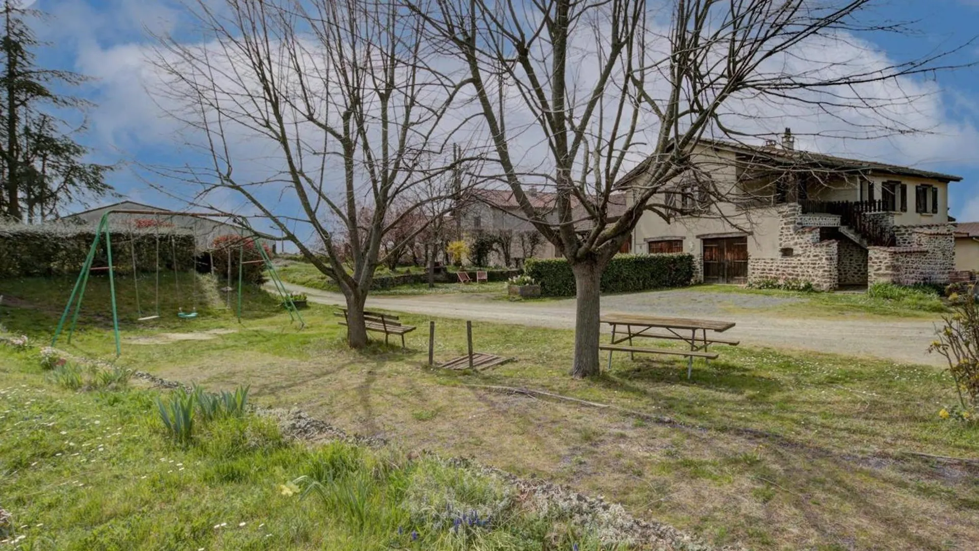 Gite Familial Avec Cheminee, Jardin Et Espace Jeux Pres De Chazelles-Sur-Lyon Et St-Galmier - Fr-1-496-281 Saint-Medard-en-Forez