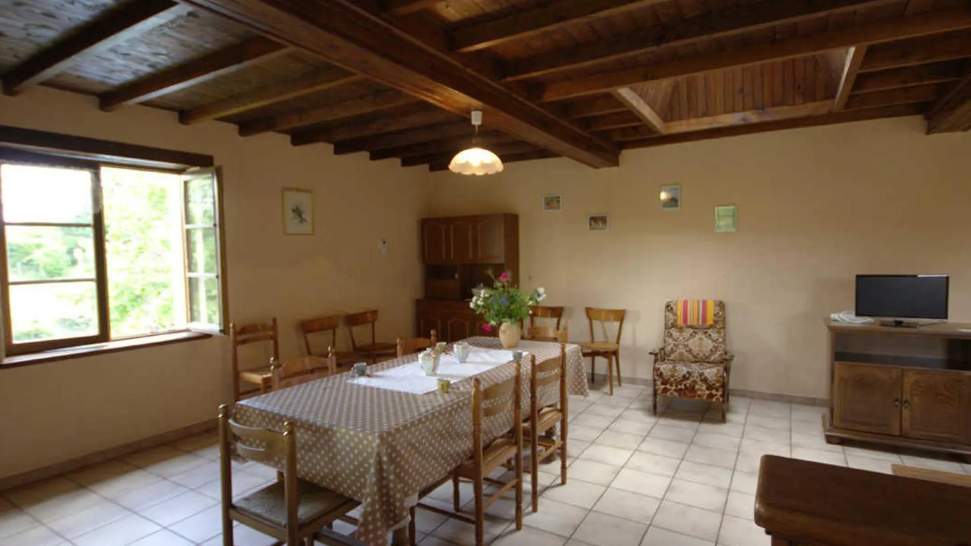 Holiday home Gite Familial Avec Cheminee, Jardin Et Espace Jeux Pres De Chazelles-Sur-Lyon Et St-Galmier - Fr-1-496-281 Saint-Medard-en-Forez