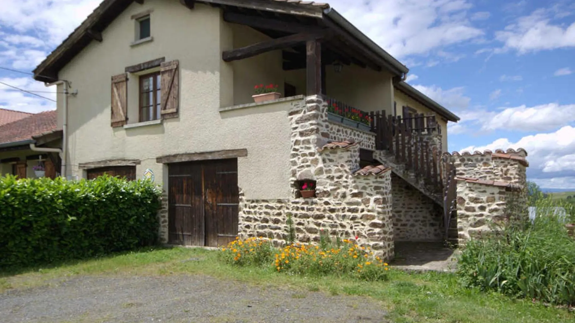 Gite Familial Avec Cheminee, Jardin Et Espace Jeux Pres De Chazelles-Sur-Lyon Et St-Galmier - Fr-1-496-281 contacts